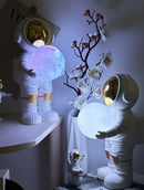 Space Man Hugging the Night Sky Bluetooth Speaker Dreamy Starry Sky Audio System Subwoofer Night Light Decoration Creative Gift
