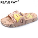 REAVE CAT 2022年新款女士拖鞋 露趾 2厘米鞋跟 可爱卡通熊 时尚柔软舒适 防滑浴室夏季 A3769
