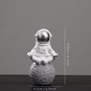 Resin Astronaut Figurines Fashion Spaceman With Moon Sculpture Decorative Miniatures Cosmonaut Statues Gift For Man &amp; Boyfriend